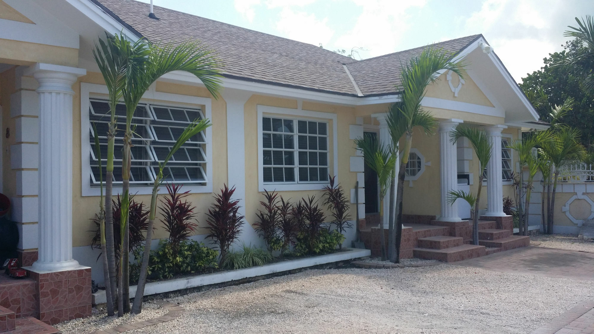 Leslie'S Estates Apartment Nassau Exterior photo